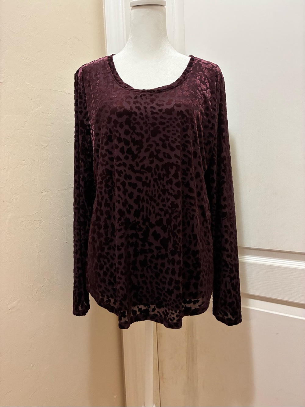 SimplyVera VeraWang Burnout Velvet Leopard Print Lined Top Plum Purple PreOwned
